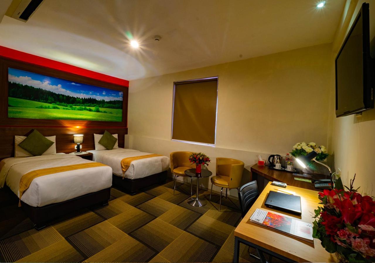 Miyanna Hotel Medan Exteriör bild