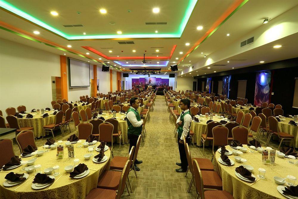 Miyanna Hotel Medan Exteriör bild