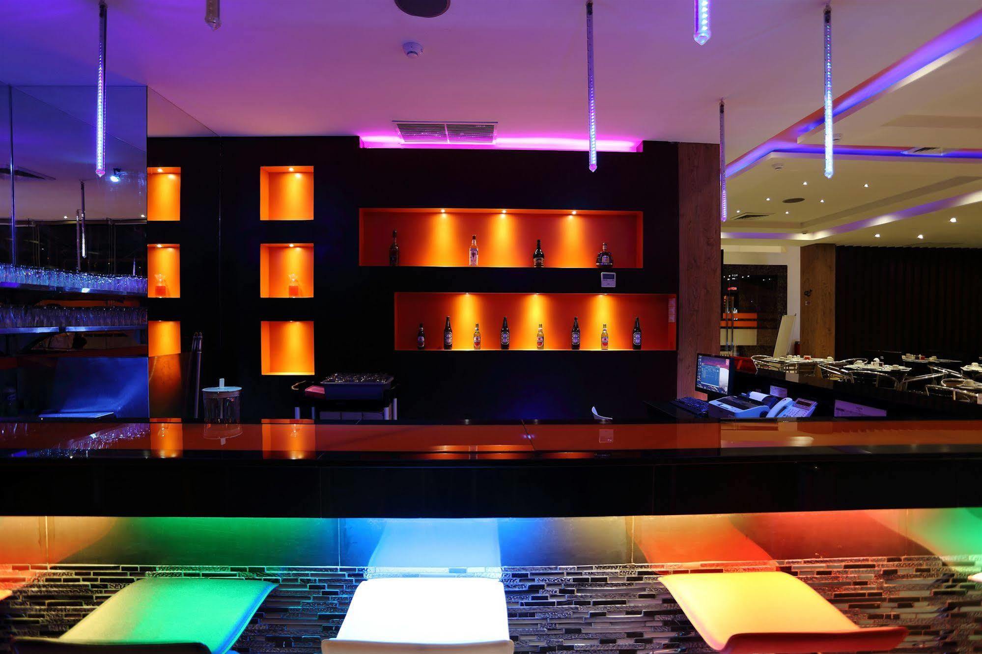 Miyanna Hotel Medan Exteriör bild